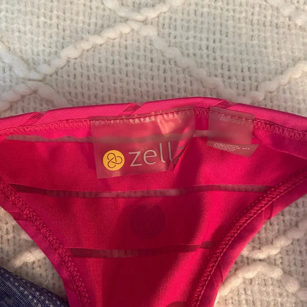 Set of two workout tops - Picture 4 of 4